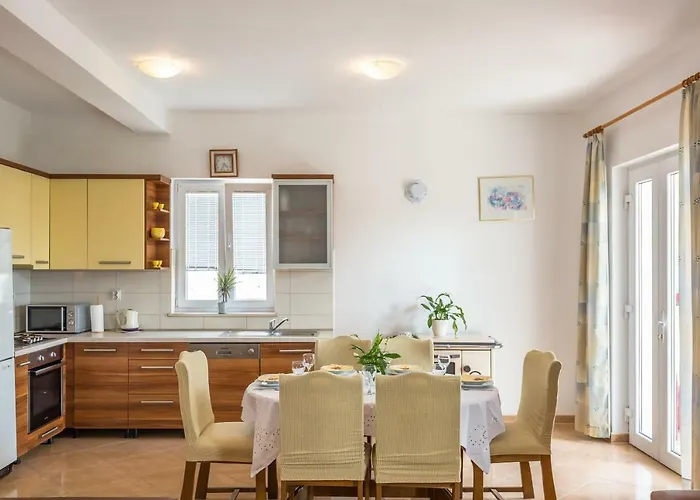 Jure Apartmán *