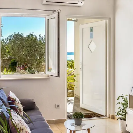 Jure Sea View Apartmán *