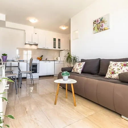 Jure Sea View Apartmán