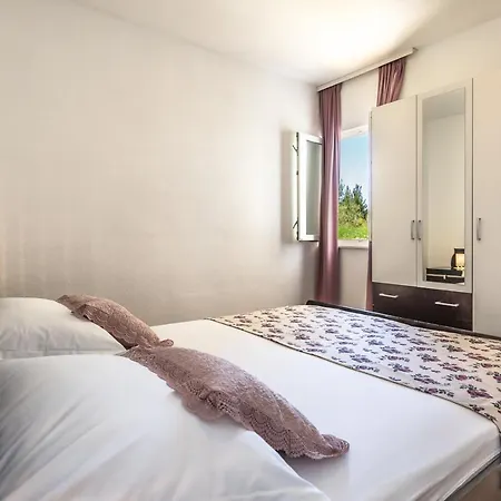 Jure Apartment Makarska