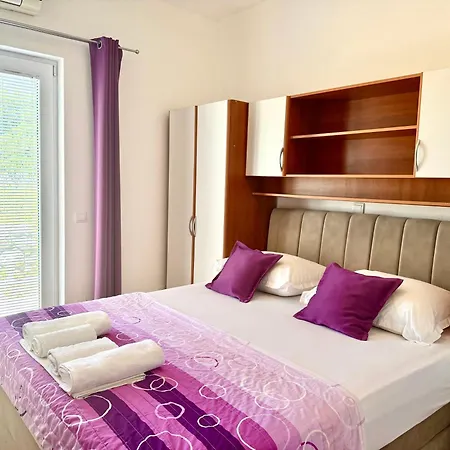 Jure Sea View Apartmán *