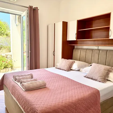 Jure Sea View Apartmán
