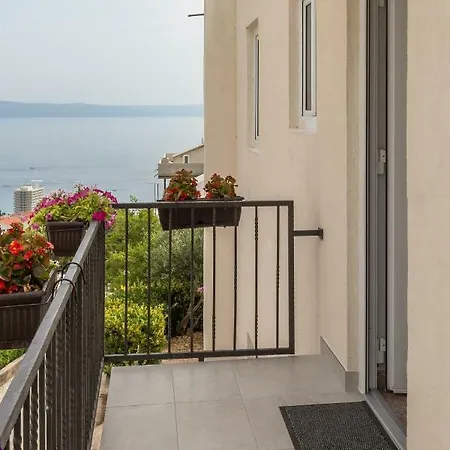 Jure Apartment *