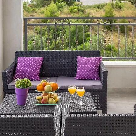 Jure Sea View Apartmán *