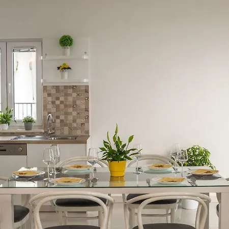 Jure Apartment *